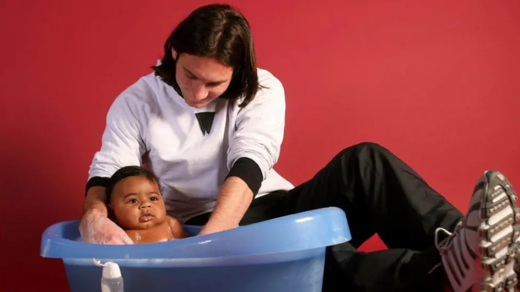 Lionel Messi and Lamine Yamal during a 2007 UNICEF charity photoshoot. Photo Credit: Joan Monfort